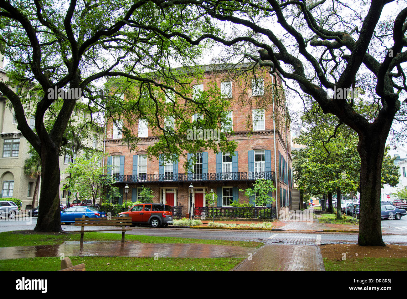 Una casa su uno di Savannah piazze storiche. La Georgia. Foto Stock