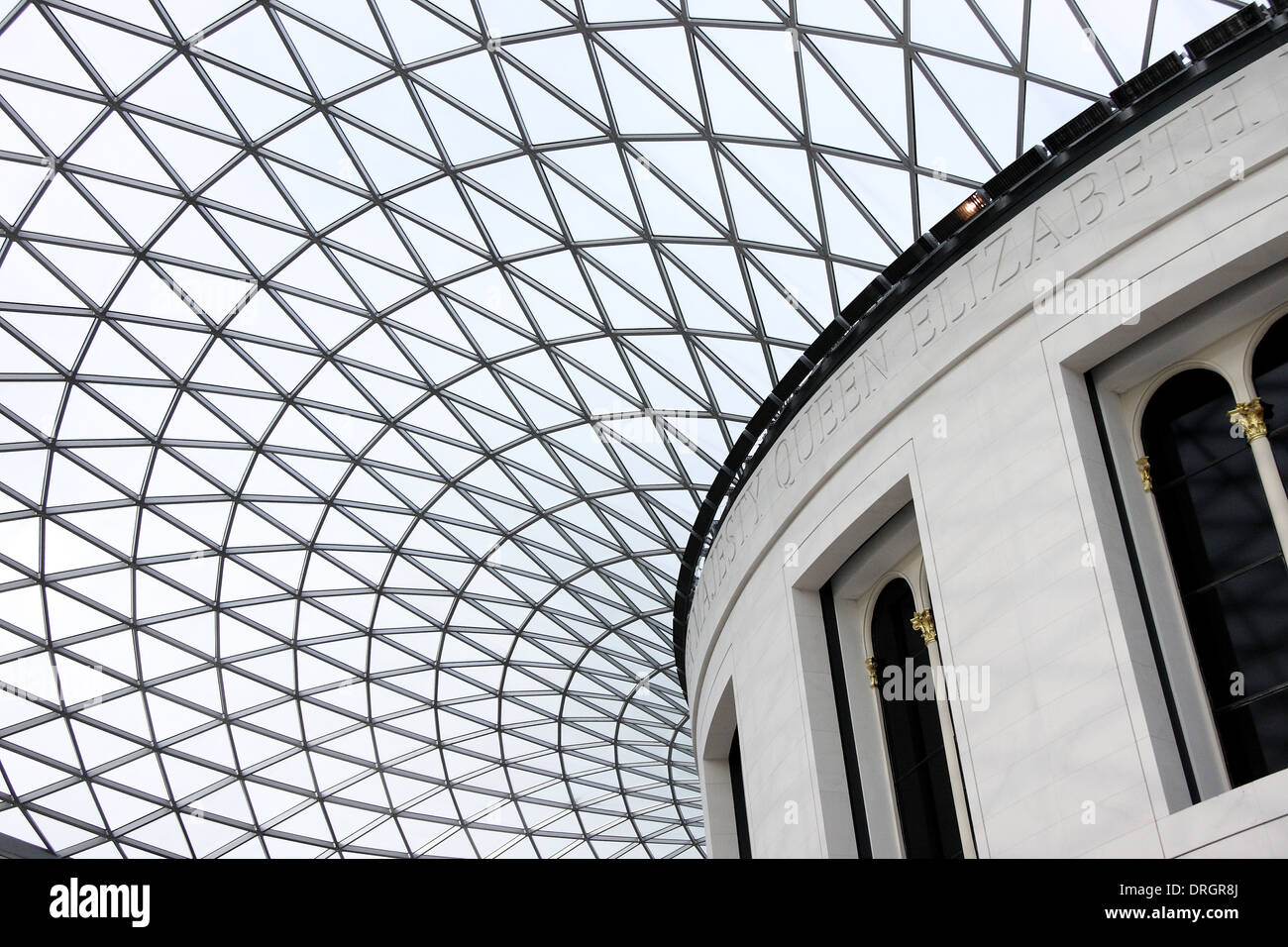 Progettato da Foster e Partner, la Regina Elisabetta II Great Court al British Museum di cortile interno e la sala lettura Foto Stock