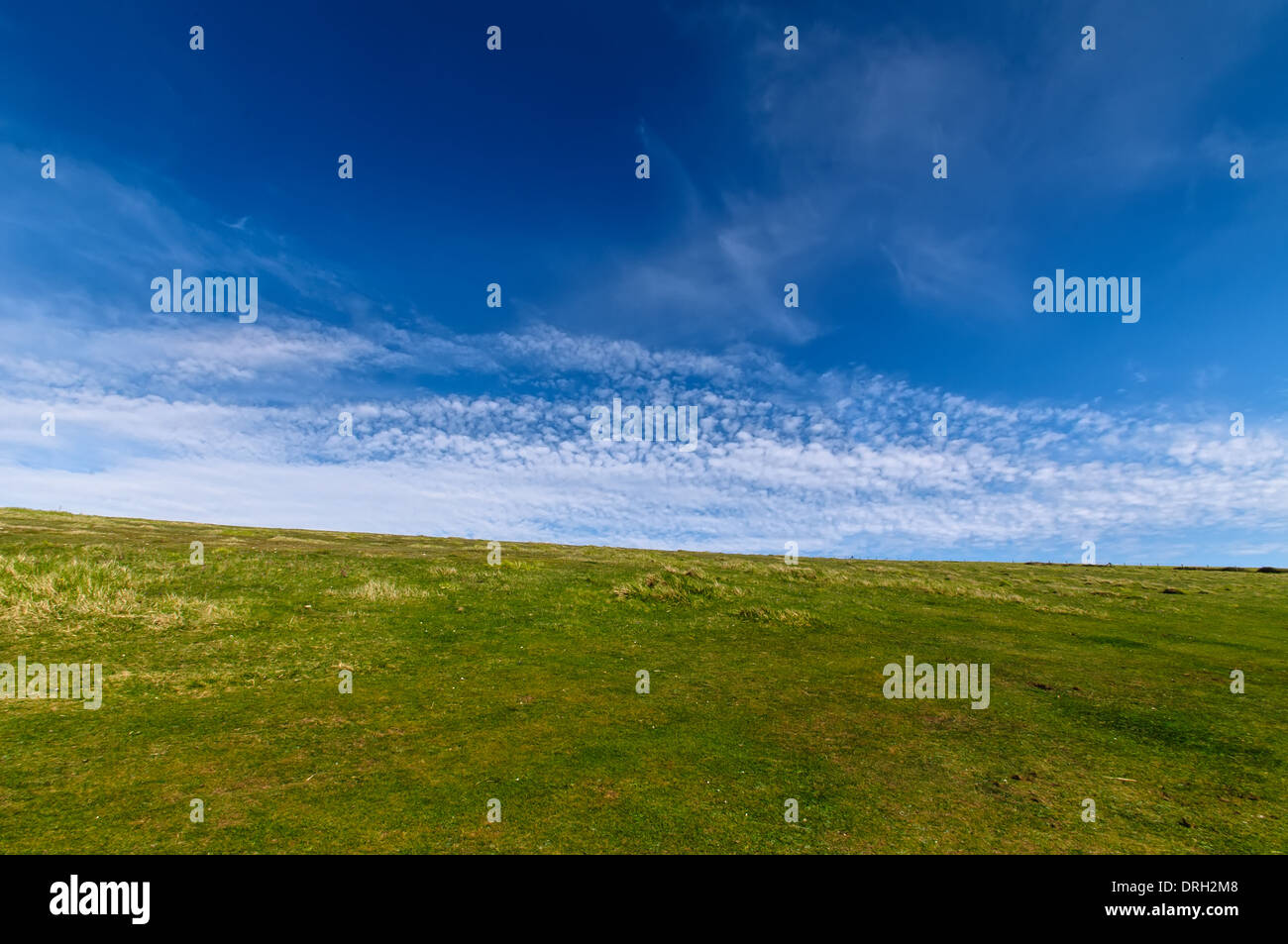 Cielo blu e verde erba campi a sette sorelle parco nazionale Foto Stock