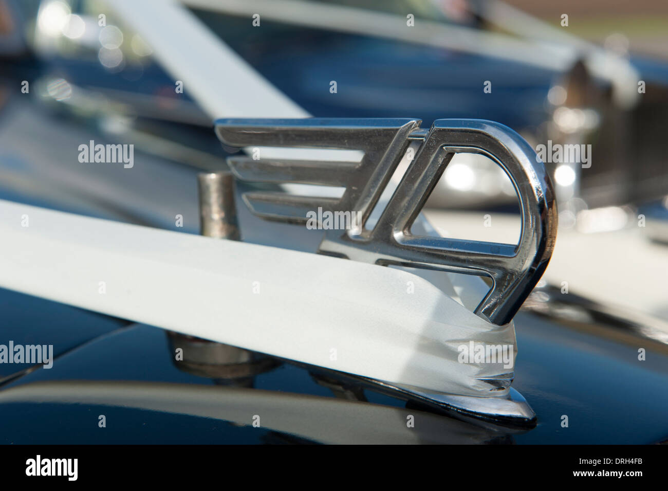 Auto nozze il badge con nastro bianco Foto Stock