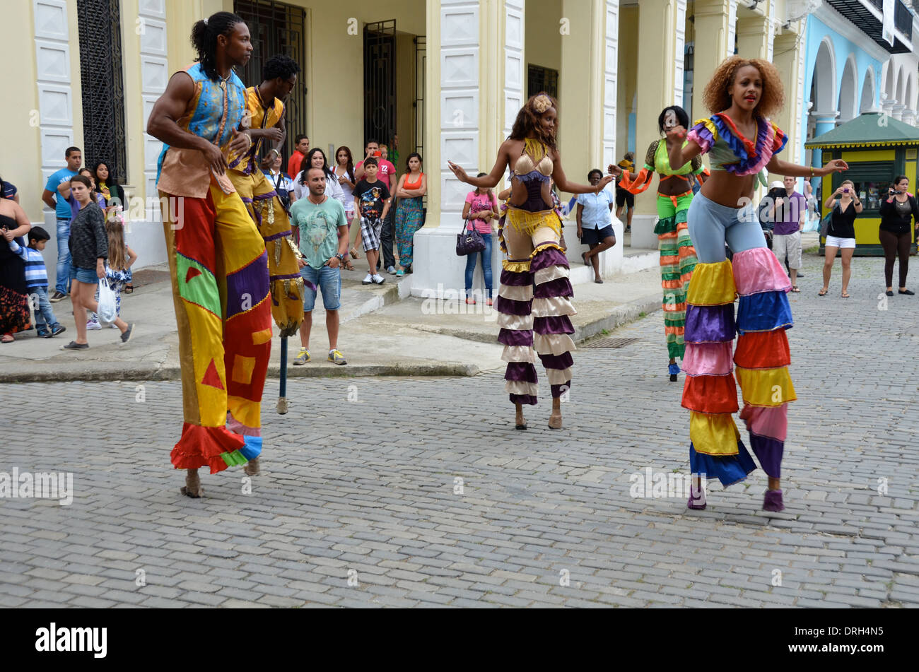 Artisti di strada, città vecchia, Havana, Cuba Foto Stock