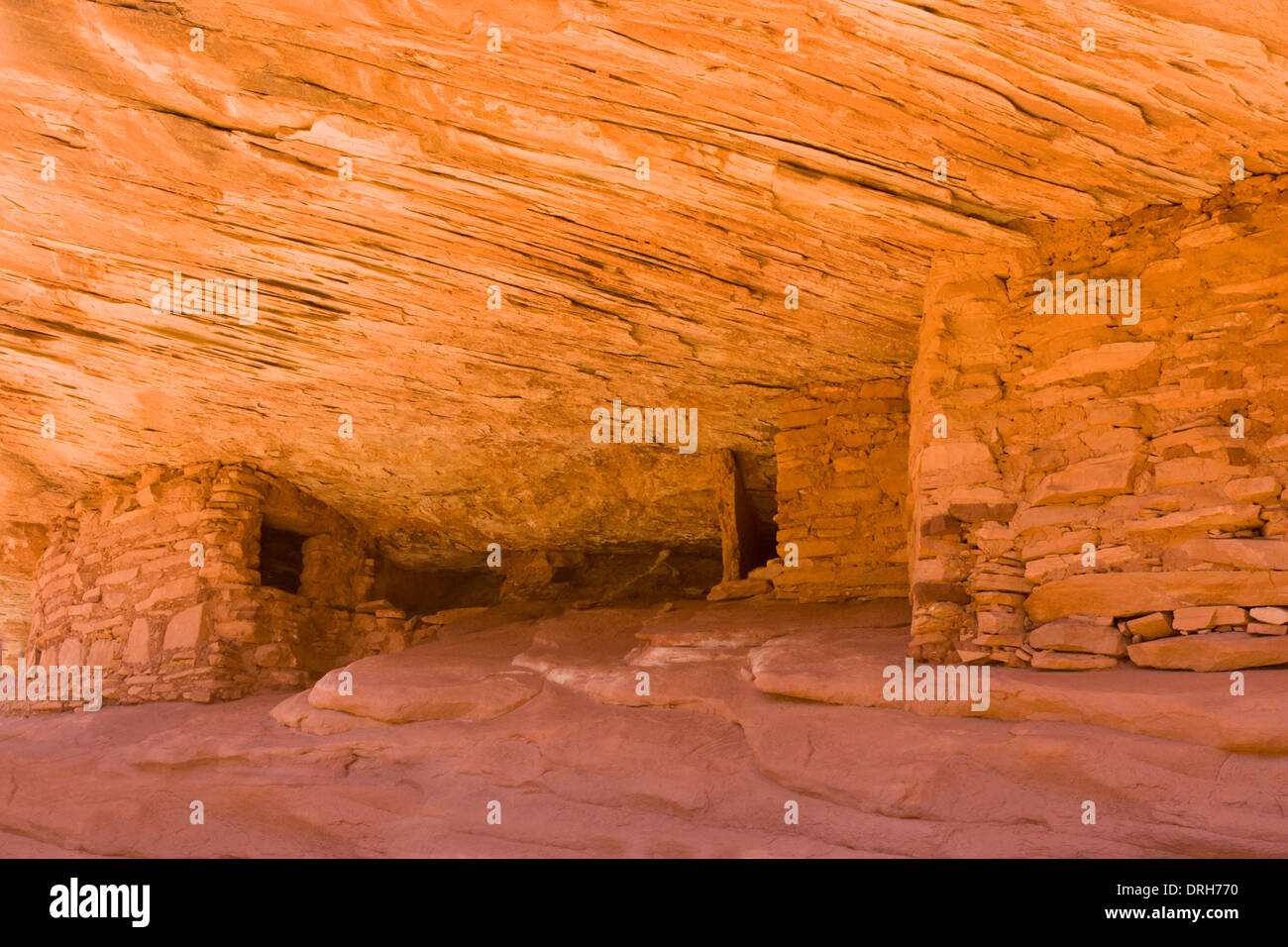 House on Fire in Cedar Mesa Utah è un Anasazi cliff dimora risalente circa 1100 DC Foto Stock