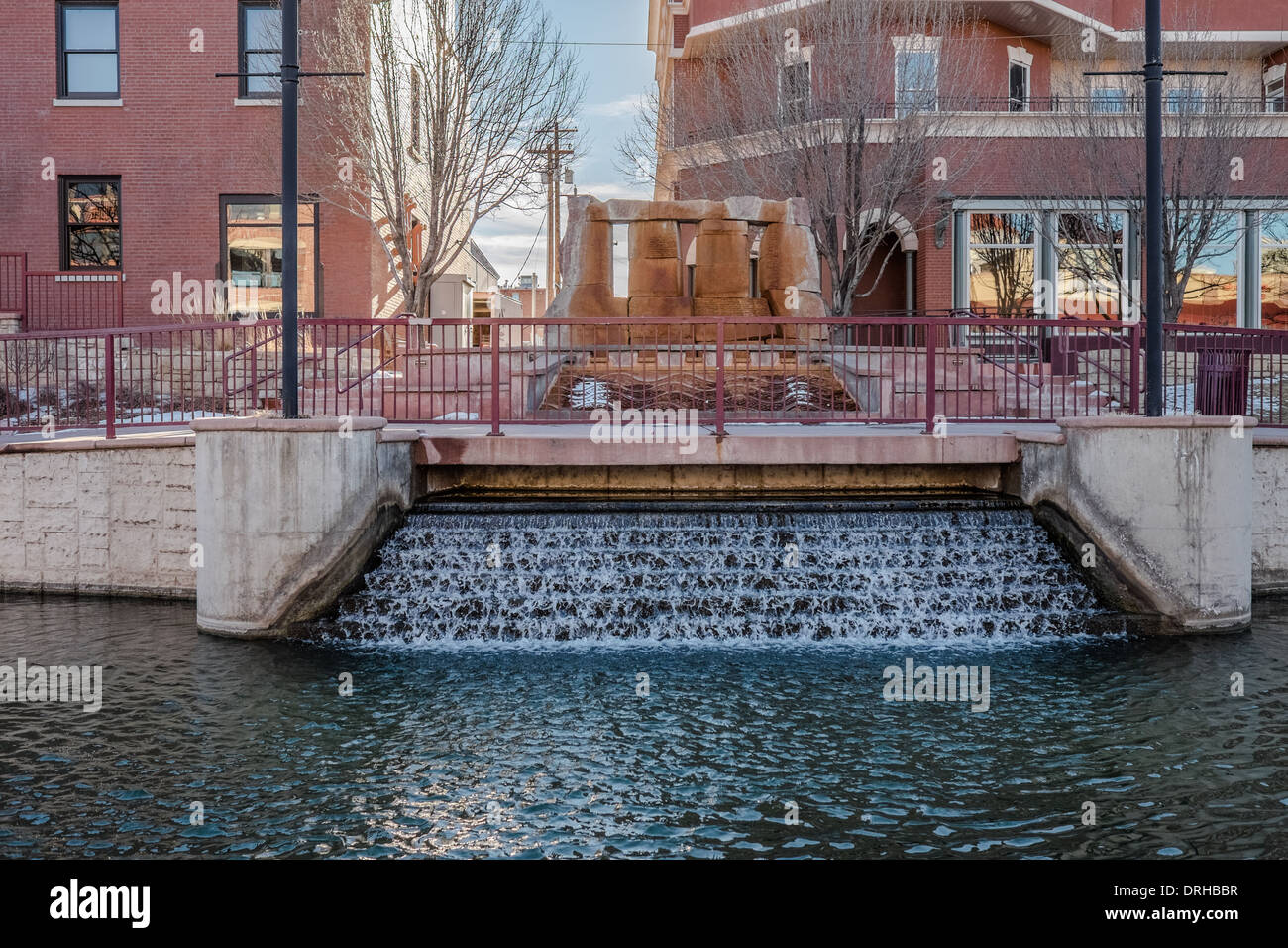 Man-made cascata sull'Arkansas Riverwalk a Pueblo, Colorado. Foto Stock