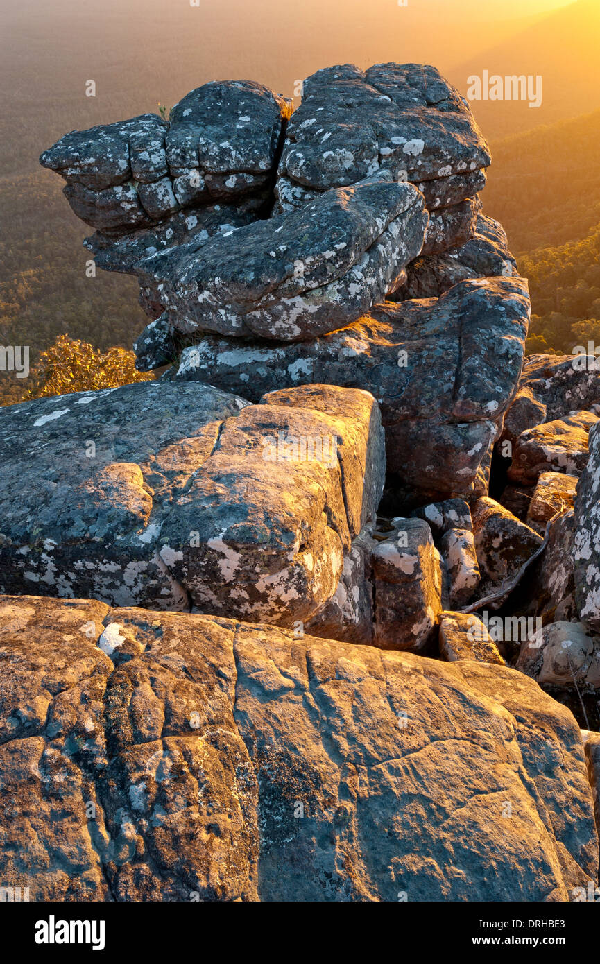 Tramonto su un affioramento di arenaria presso il Parco Nazionale di Grampians, Victoria, Australia Foto Stock