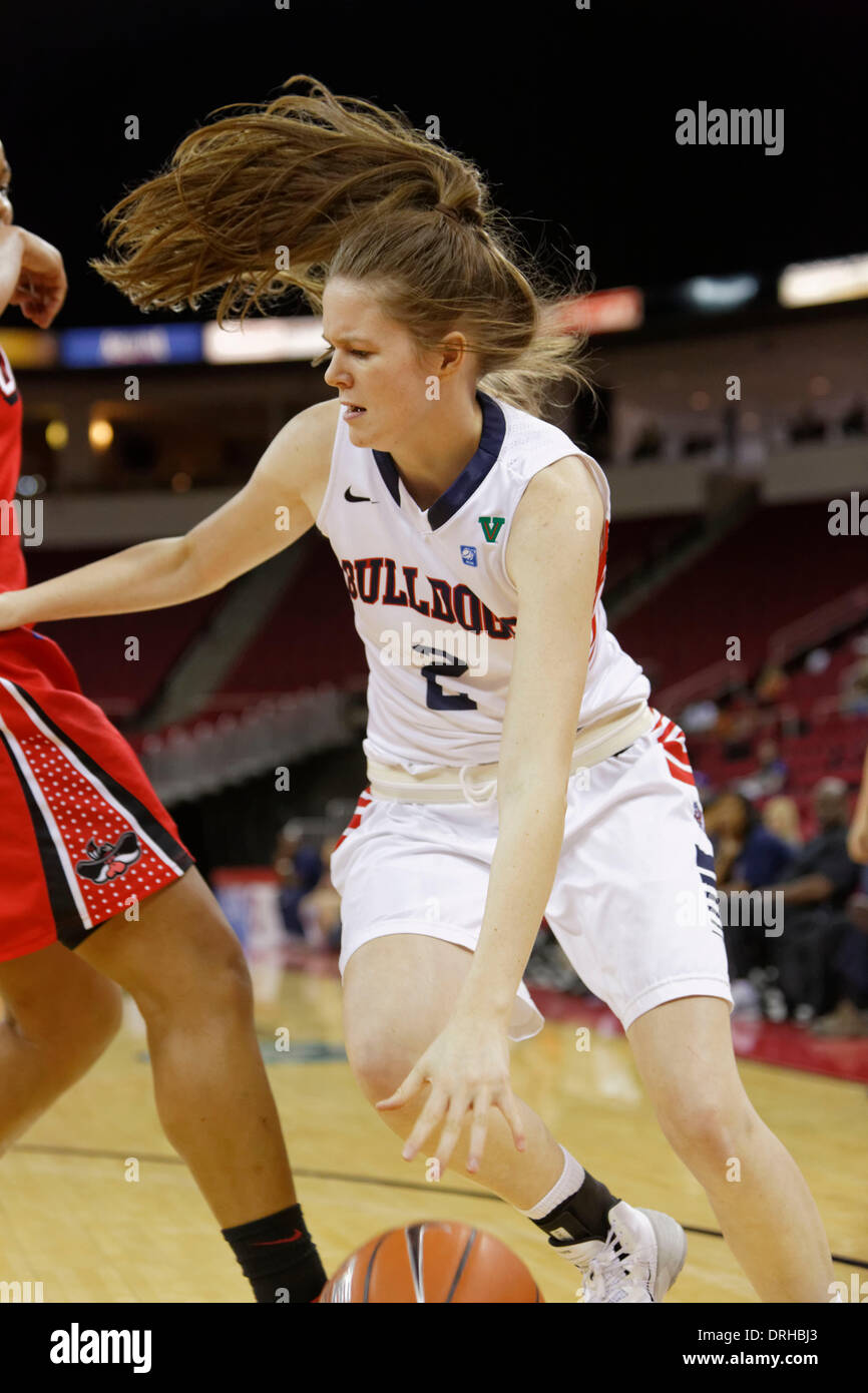 Fresno, CS, STATI UNITI D'AMERICA. 25 gennaio, 2014. Gennaio 25, 2014 Fresno, CA - Fresno membro guard Courtney sguardo nel gioco tra la University of Nevada Las Vegas Runnin' ribelli e il Raschino di Fresno membro Bulldogs a Save Mart Center Fresno, in CA. Fresno membro ha vinto il gioco 70 a 52. © csm/Alamy Live News Foto Stock