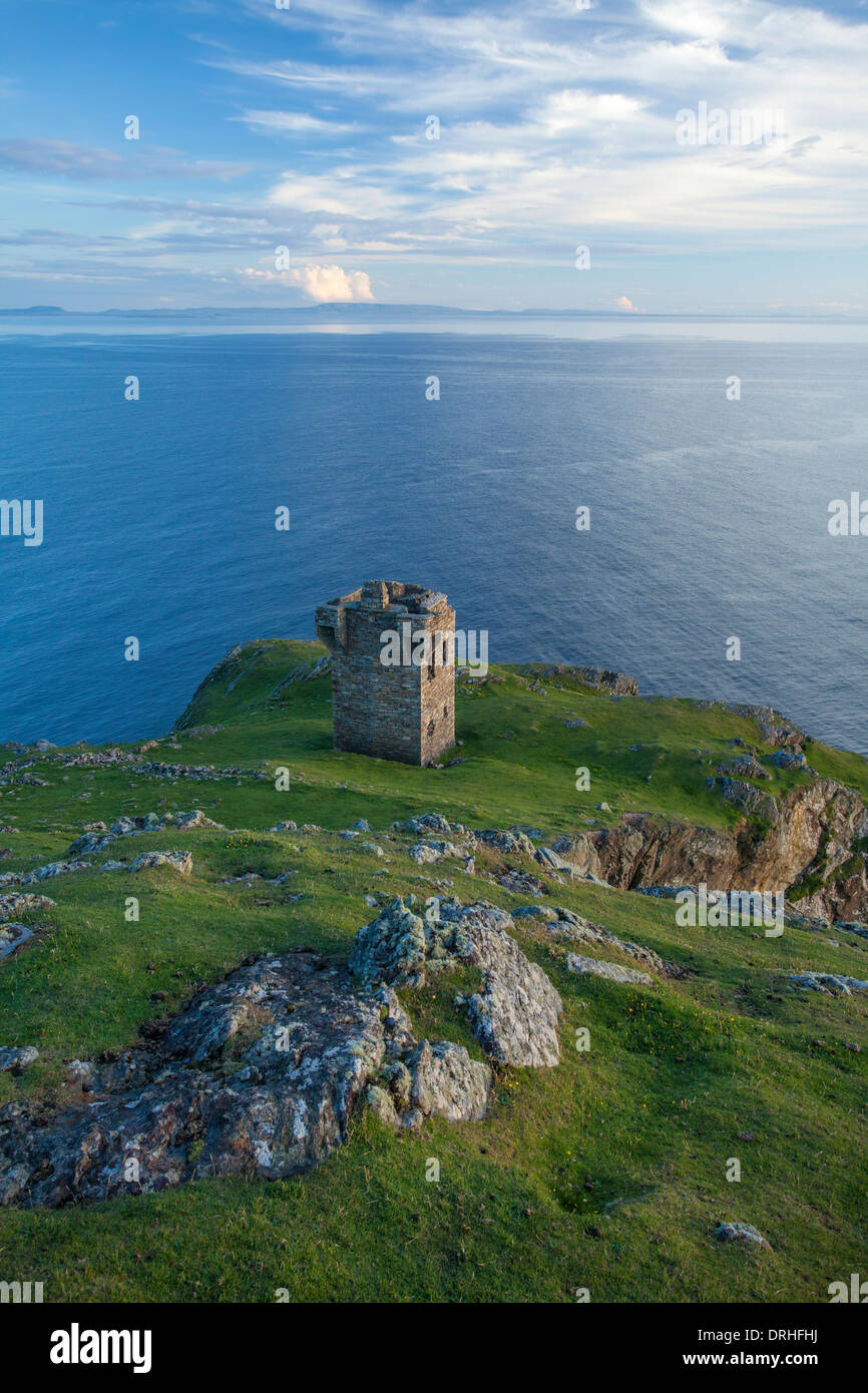 Napoleonico torre di vedetta sulla testa Carrigan, County Donegal, Irlanda. Foto Stock