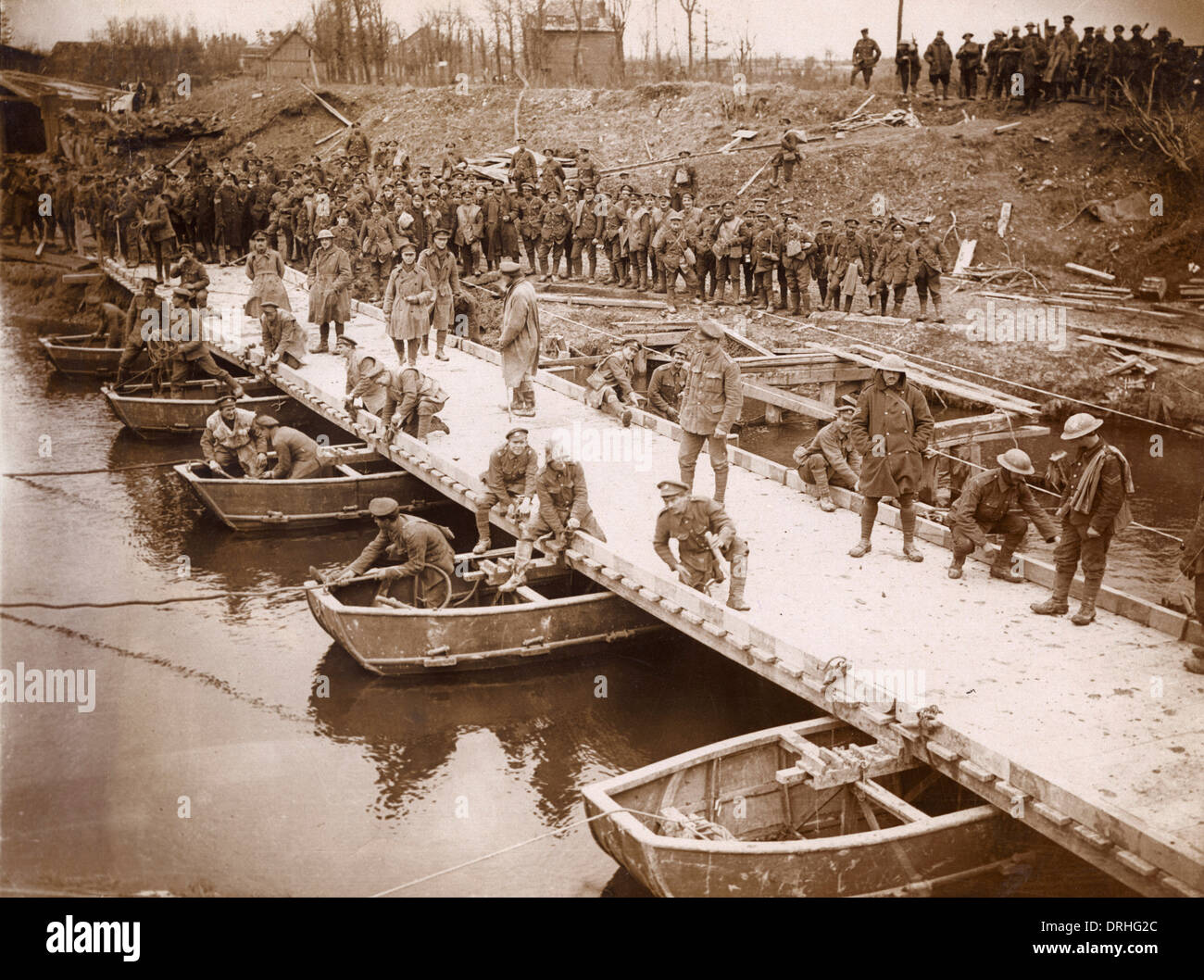 Edificio di soldati pontoon bridge, Fiandre, WW1 Foto Stock