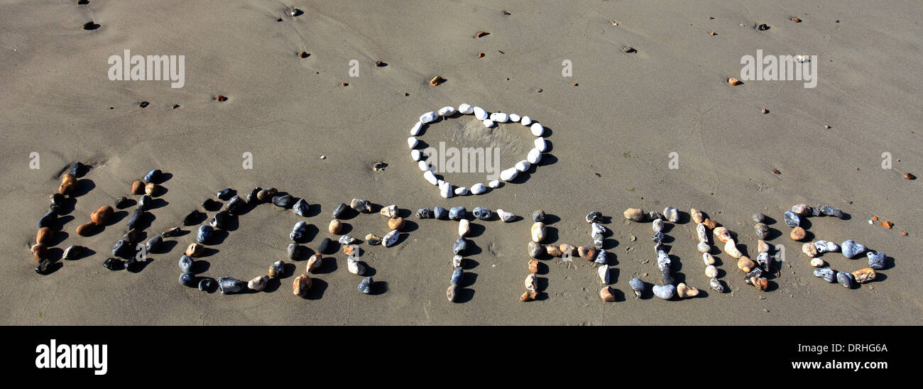 Ciottoli sui Worthing Beach, Worthing town, West Sussex County, England, Regno Unito Foto Stock