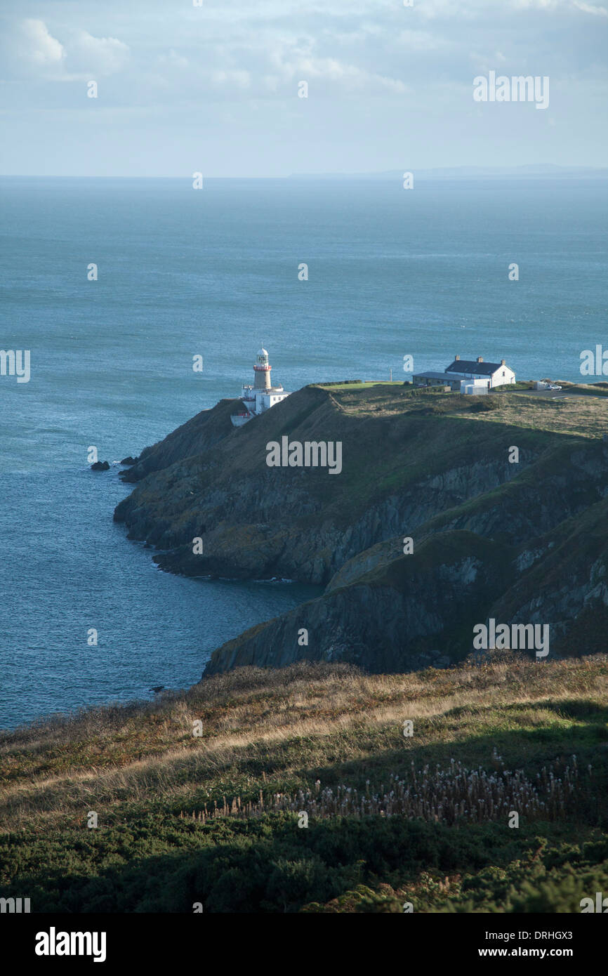 Vista su Baily Lighthouse, Howth Peninsula, County Dublin, Irlanda. Foto Stock