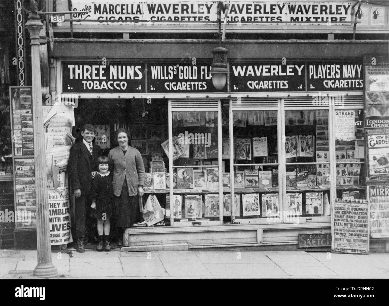 Un tradizionale british corner shop Foto Stock