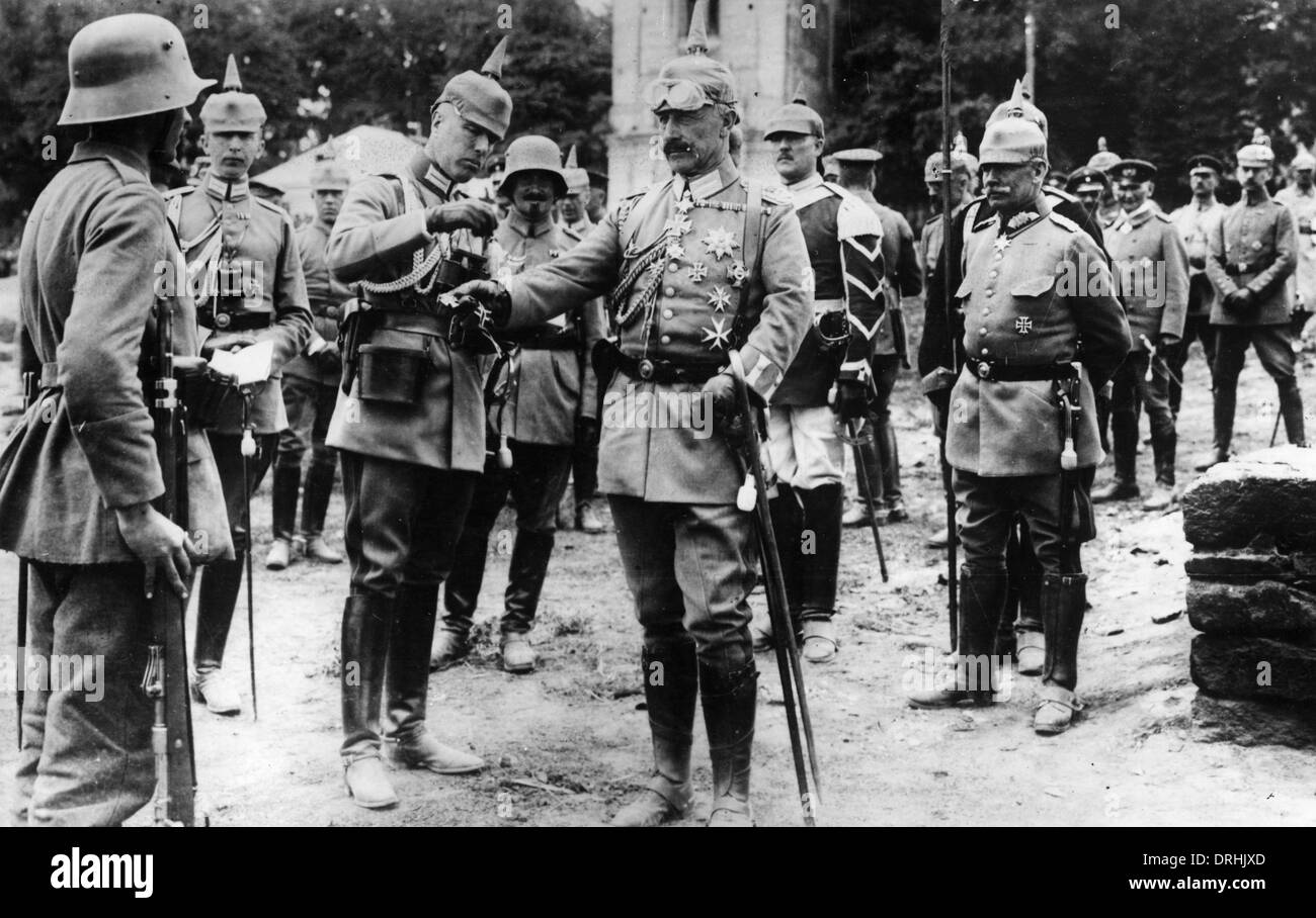 Il Kaiser Guglielmo II la presentazione di medaglie, Tarnopol, WW1 Foto Stock