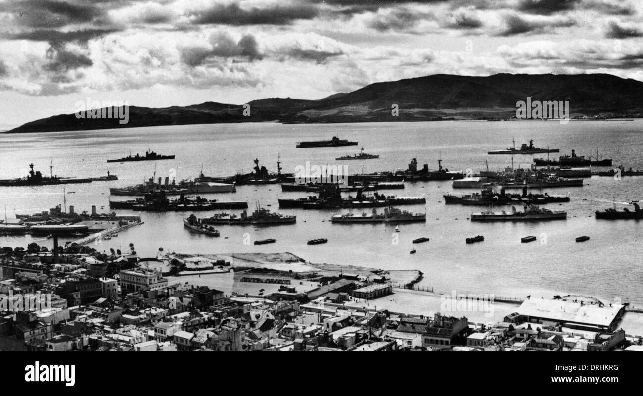 Di scena a Scapa Flow, Orkney Islands, con navi Foto Stock