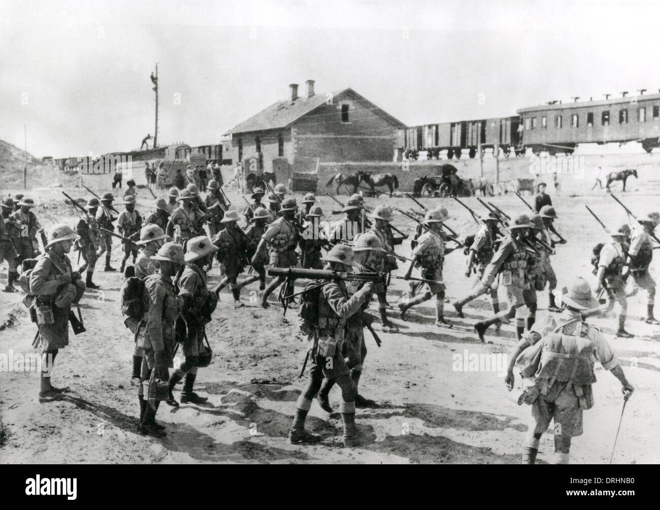 Nord Staffordshire soldati sulla strada di Baku, WW1 Foto Stock