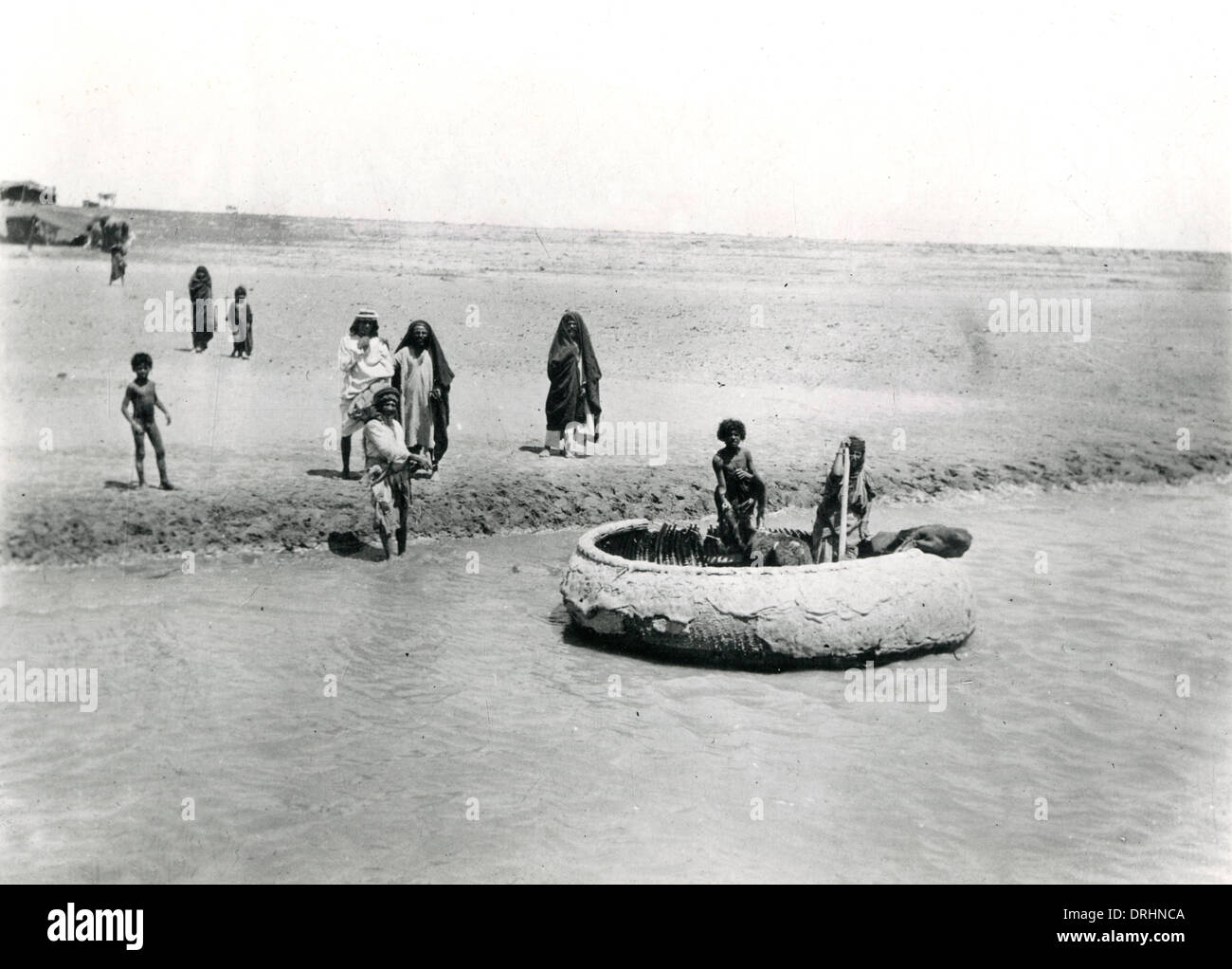 I nativi con barca sul fiume Tigri vicino a Baghdad in Iraq Foto Stock