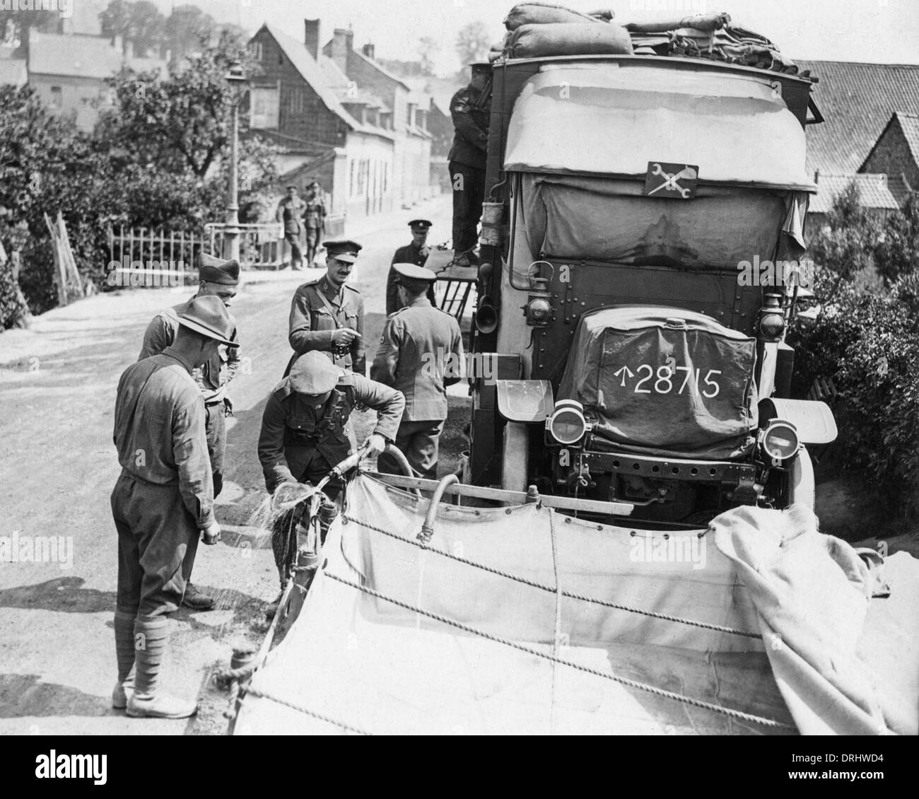Depurazione acqua di fiume per le truppe britanniche, fronte occidentale, WW1 Foto Stock