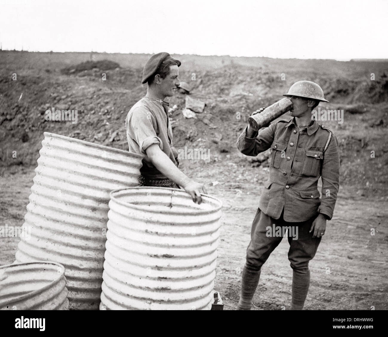 Custodia a guscio utilizzato come abbeveratoio, fronte occidentale, WW1 Foto Stock