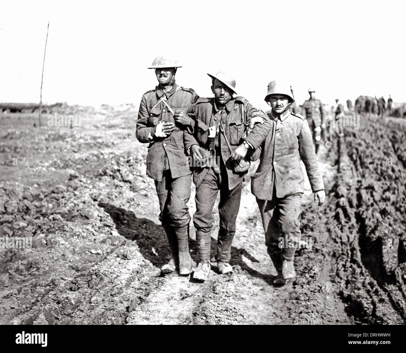 Il tedesco di NCO e due feriti guardie, WW1 Foto Stock