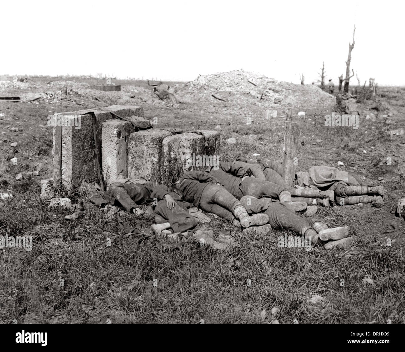 Soldati britannici dormire dopo una lunga marcia, WW1 Foto Stock