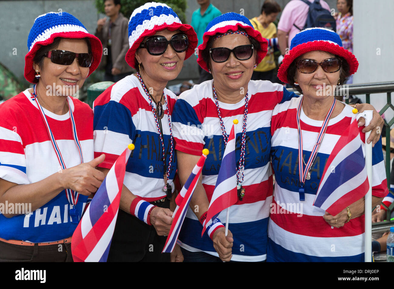 Gruppo alla manifestazione politica, Bangkok, Thailandia Foto Stock