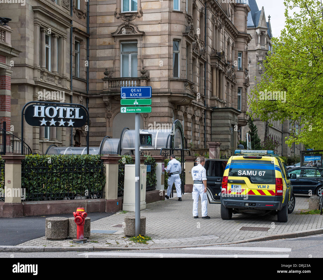 SAMU mobile il servizio di emergenza medica auto di fronte all hotel Strasbourg Alsace Francia Foto Stock