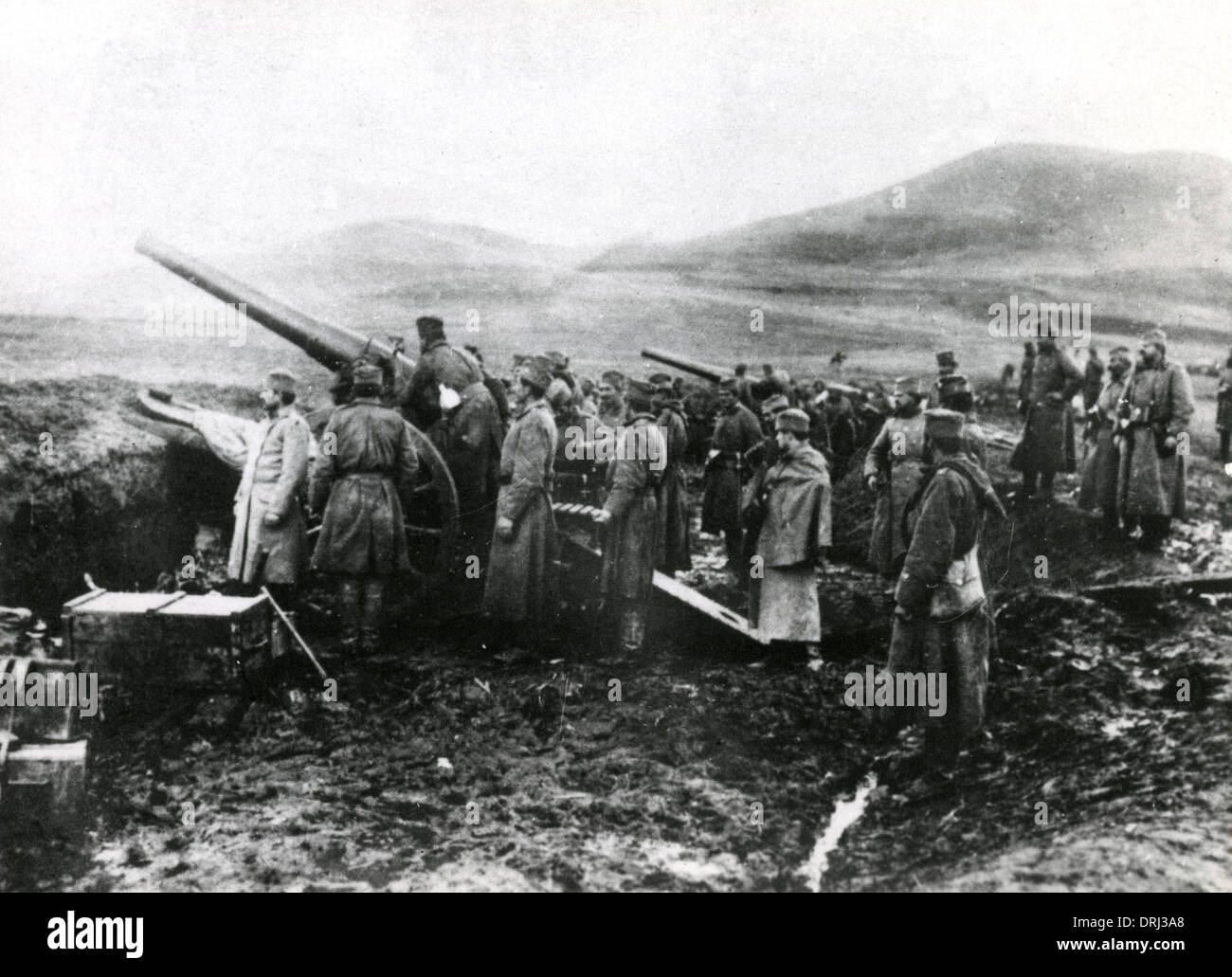 Il serbo gunners sul campo di battaglia, WW1 Foto Stock