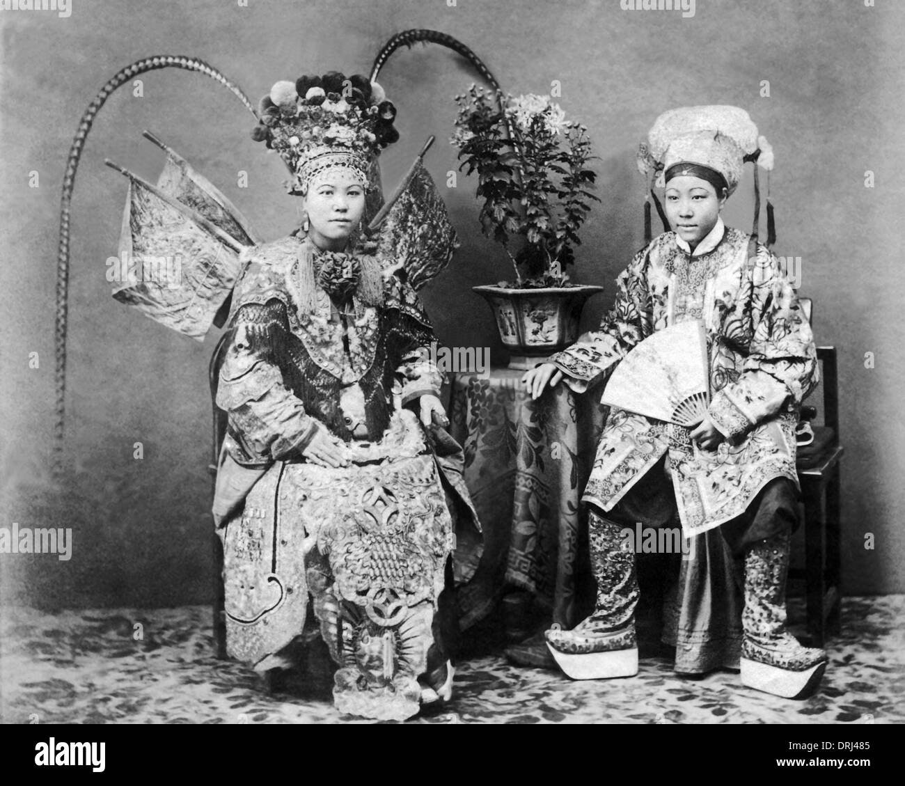 Due persone nel sud est asiatico costume Foto Stock