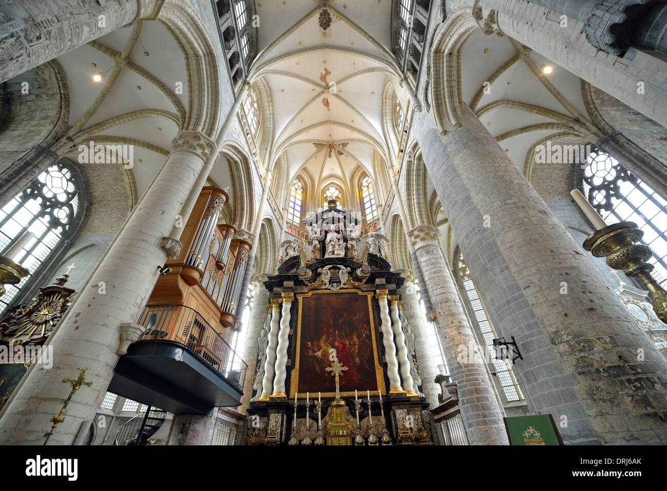 Fotografia interna altare e spazio corale di Sint-Niklaaskerk Gand, Fiandre, in Belgio, Europa Innenaufnahme altare und Chorraum Foto Stock