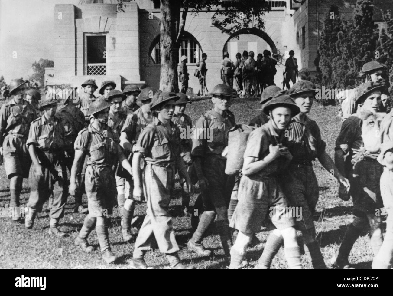 Soldati britannici dopo la resa di Singapore, 1942 Foto Stock
