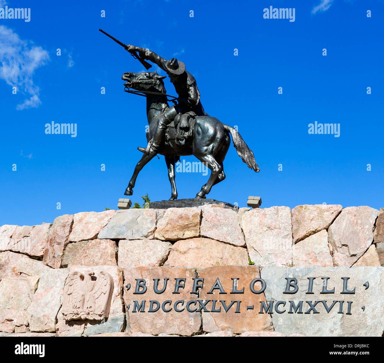 Statua di Buffalo Bill Cody a cavallo vicino al centro storico di Buffalo Bill Cody, Wyoming, STATI UNITI D'AMERICA Foto Stock