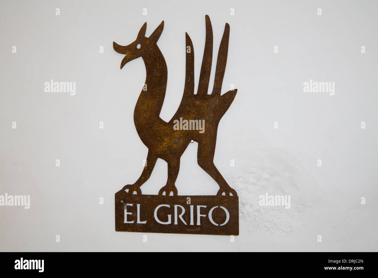 Masdache Lanzarote emblema di metallo di proprietà della famiglia El Grifo azienda vitivinicola più antica in Isole Canarie Foto Stock