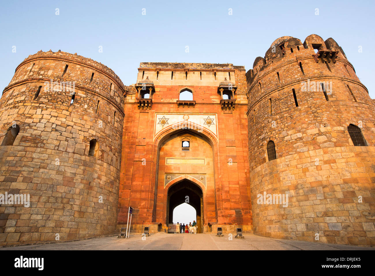 Il Purana Qila fort di Delhi, India, l'edificio più antico di Delhi, risalente al XVI secolo Foto Stock