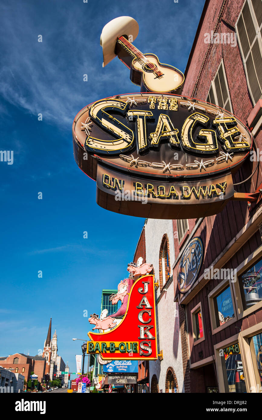Nashville, Tennessee, Stati Uniti d'America Lower Broadway all'honky tonk bar. Foto Stock