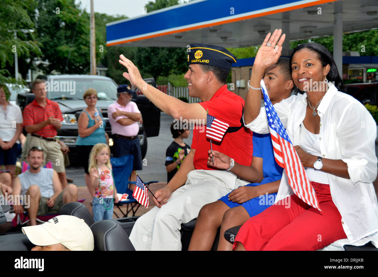 Md Lt. Governatore Anthony rosolare insieme con la sua famiglia partecipare al 4 di luglio sfilata in Annapolis, Maryland Foto Stock