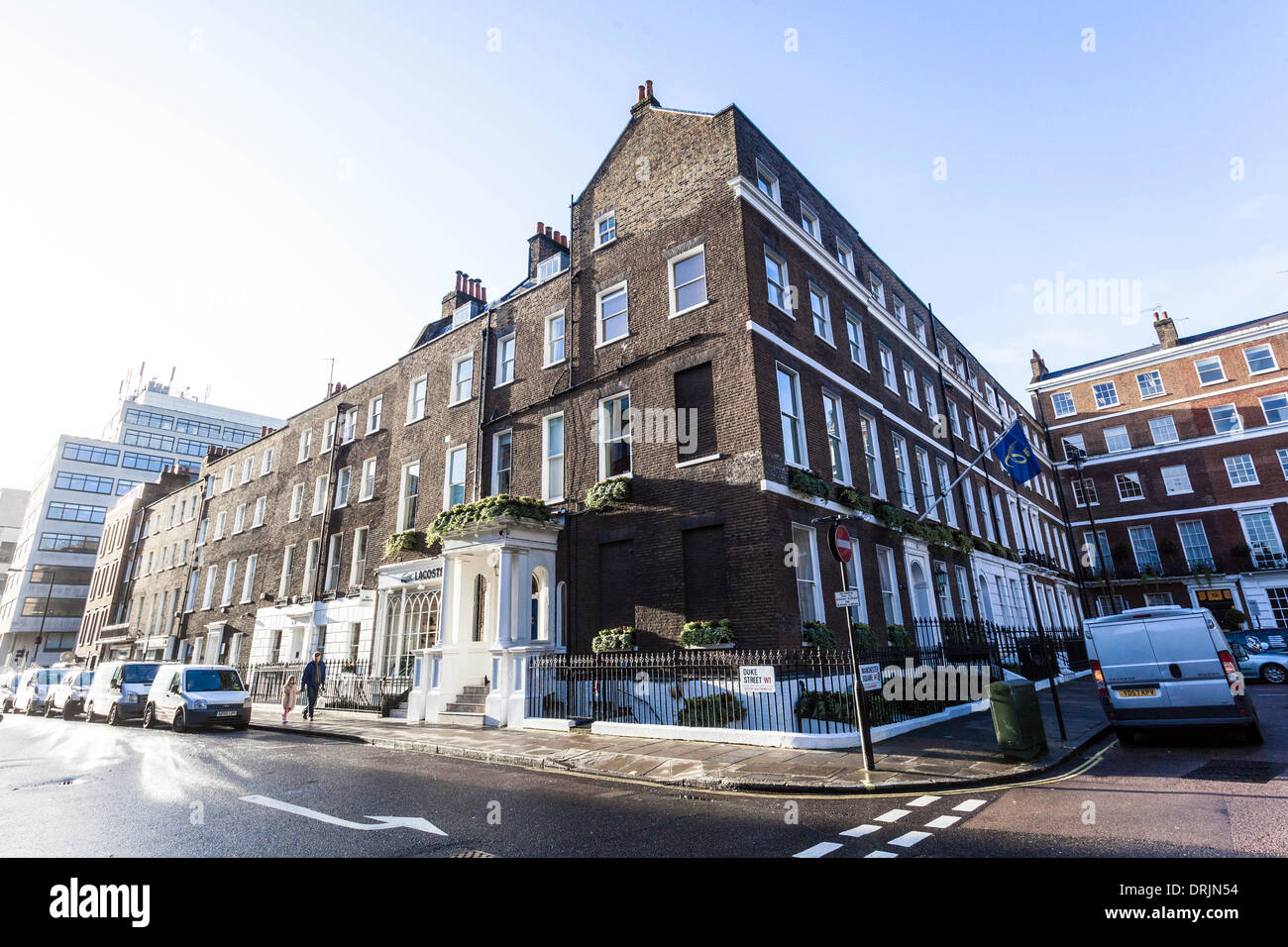 La proprietà su un angolo della Duke Street e Manchester Street, Marylebone, London, England, W1, Regno Unito. Foto Stock