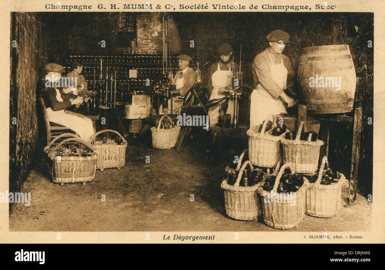 La sboccatura di champagne in Francia Foto Stock