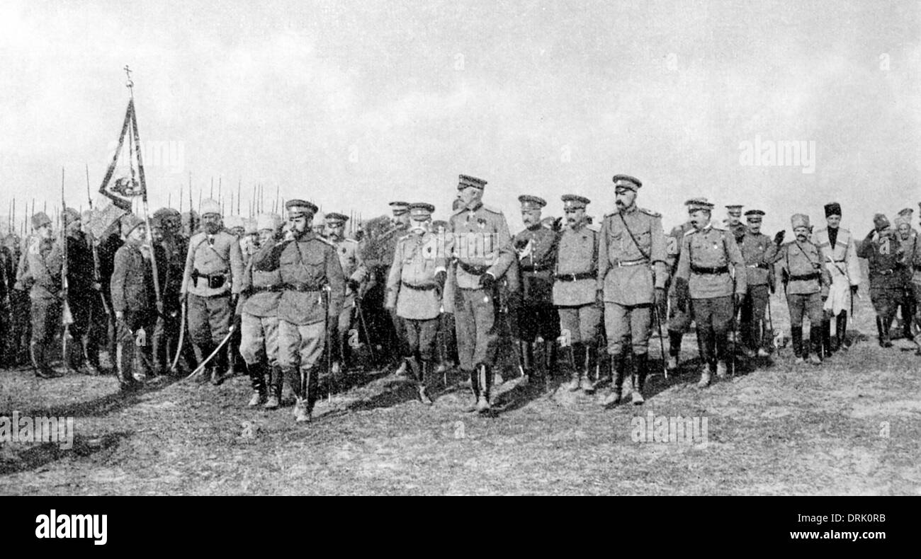 Lo Zar Nicola II di Russia con truppe, WW1 Foto Stock