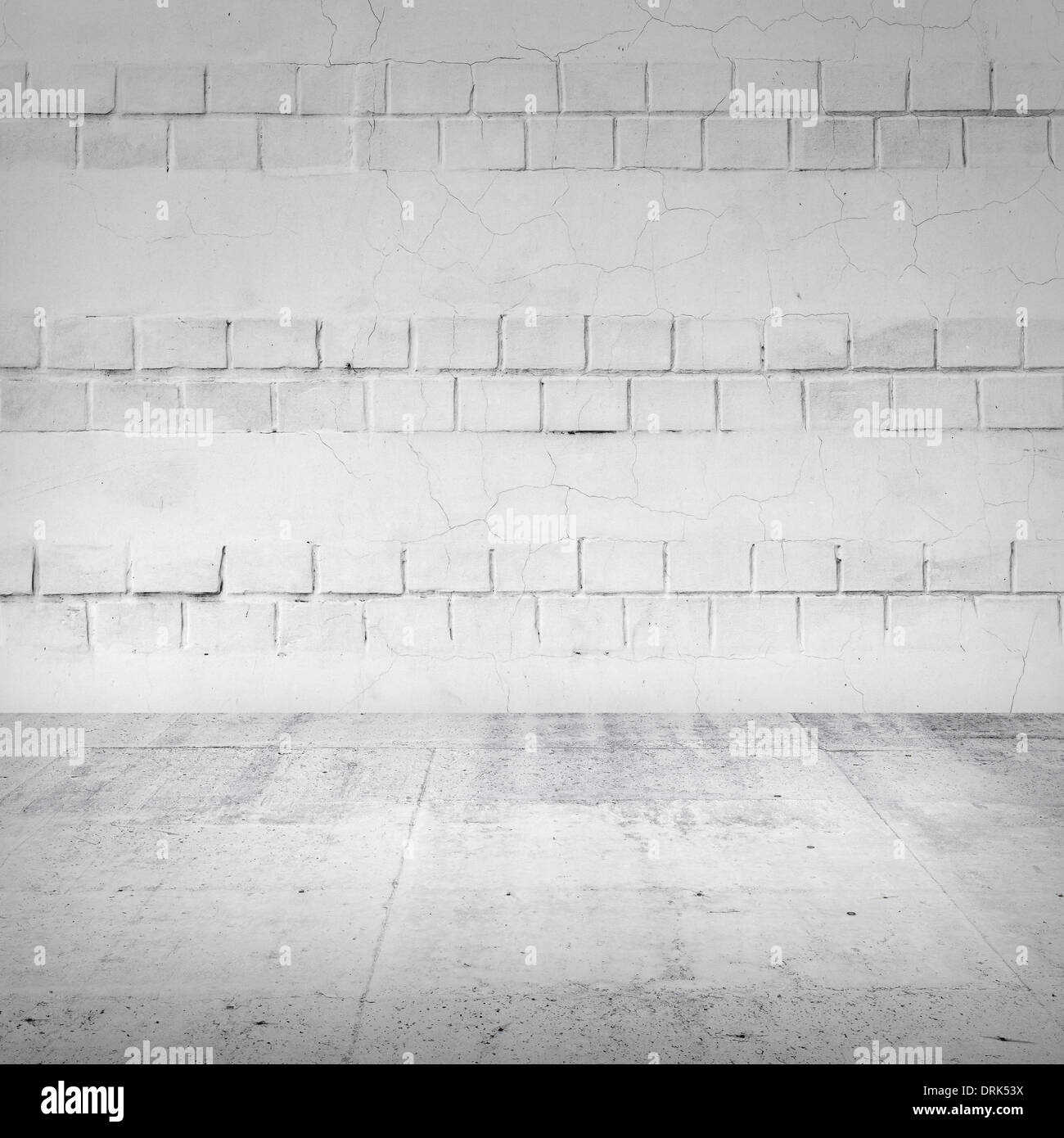 Astratto bianco vuoto interno con pareti in mattoni e pavimento in calcestruzzo Foto Stock