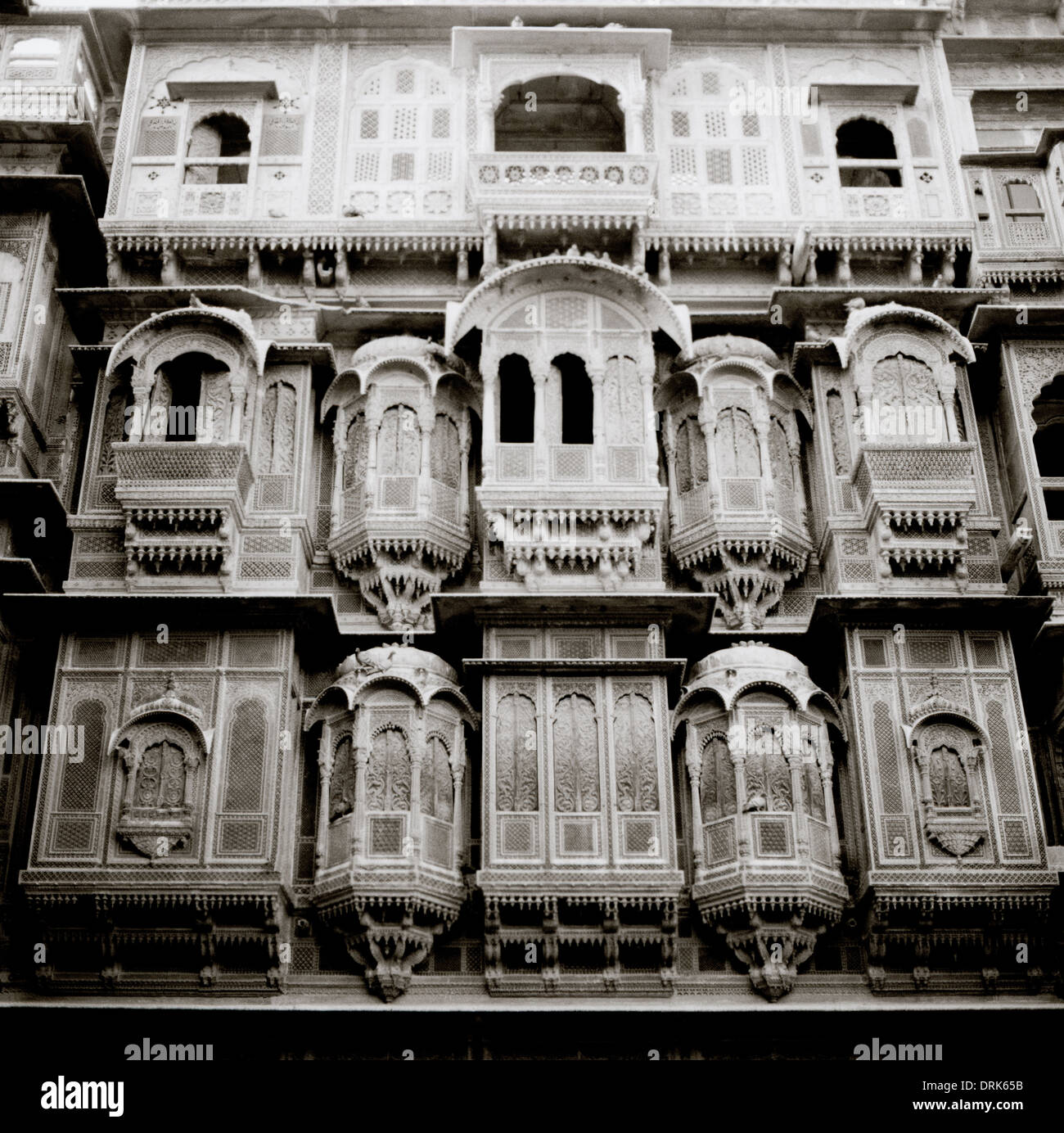 Patwon Ki Haveli in Jaisalmer in Rajasthan in India in Asia del Sud. Edificio di architettura alloggiamento casa antica storia storico viaggio Wanderlust Foto Stock