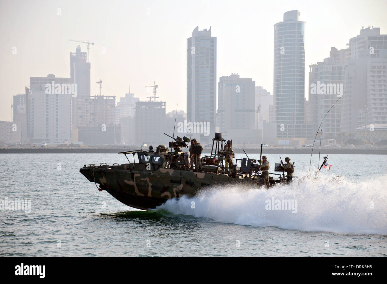 US Navy commandos fluviale durante un esercizio di formazione nel Golfo Arabico Gennaio 21, 2014 in Bahrein. Foto Stock