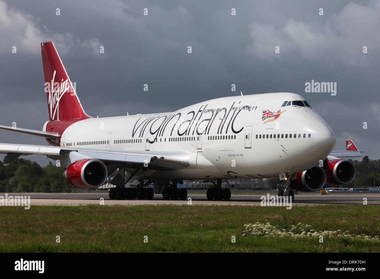 Virgin Atlantic Boeing 747-400 arrivando all'Aeroporto Gatwick di Londra dopo un volo transatlantico da Orlando, Florida Foto Stock