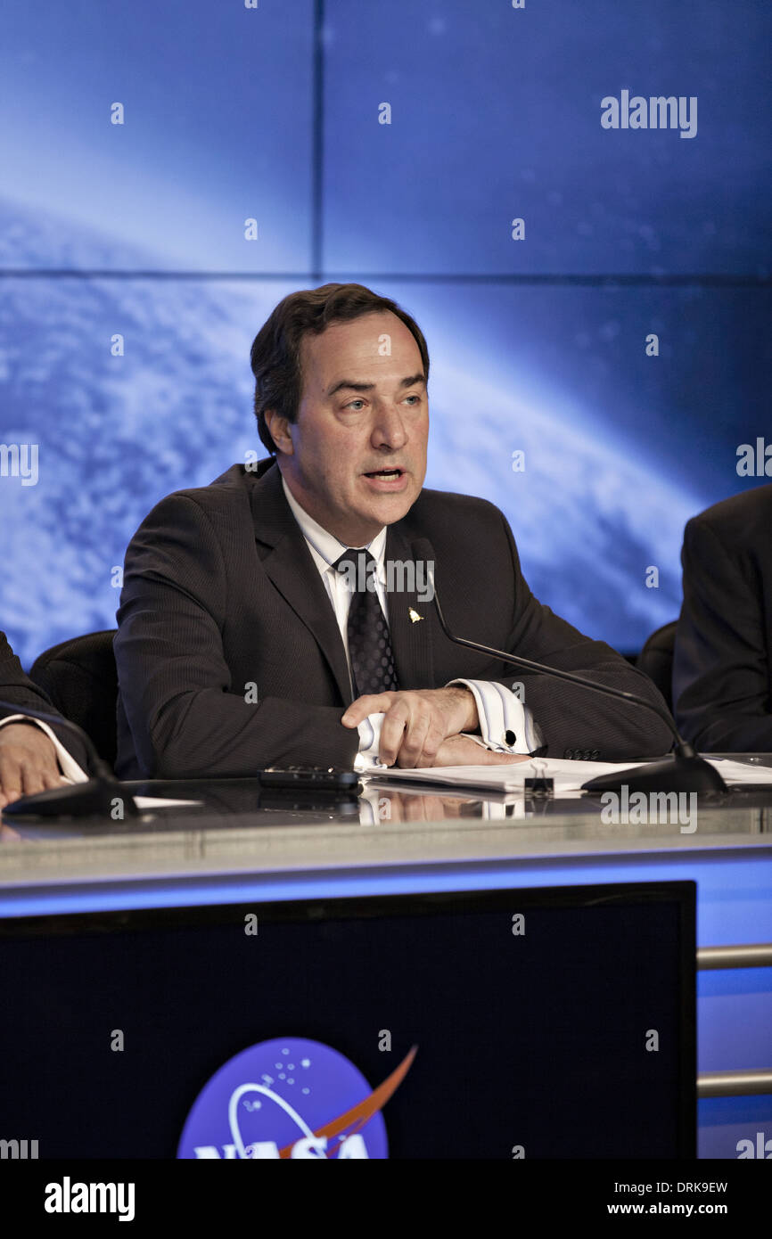 Mark Sirangelo, capo della Sierra Nevada Corporation, o SNC, sistemi spaziali, annuncia i passi la società avrà per preparare un novembre 2016 volo orbitale del suo sogno Chaser veicolo spaziale da Kennedy Space Center, 23 gennaio 2014 a Cape Canaveral, FL. Foto Stock
