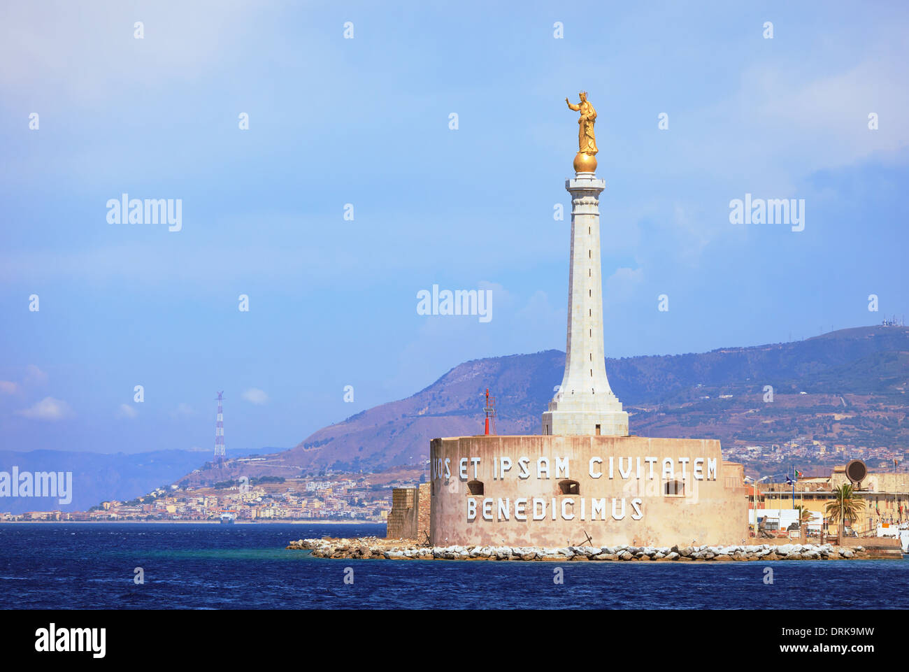 Madonnina statue immagini e fotografie stock ad alta risoluzione - Alamy