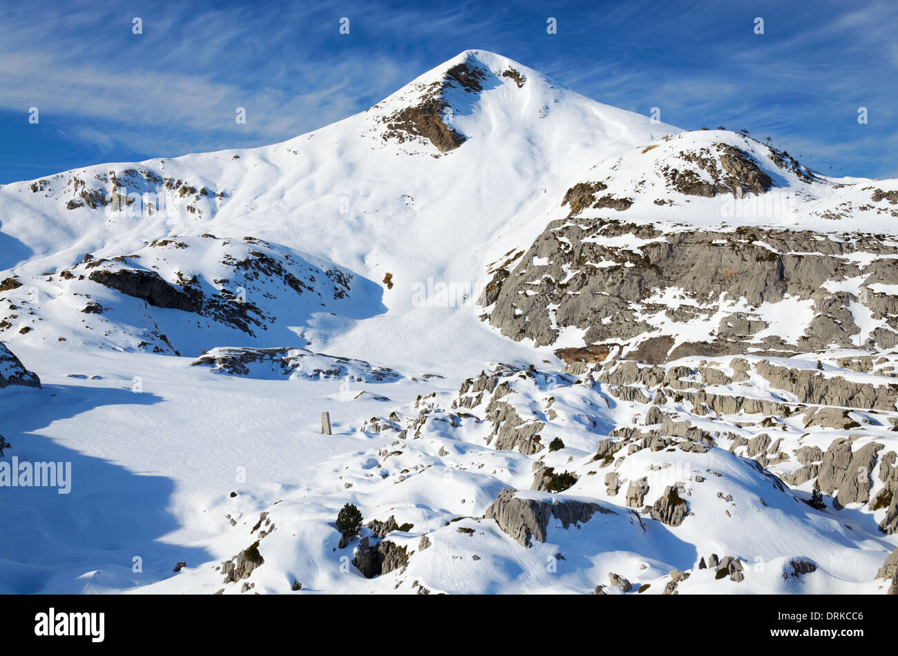 Montagna innevata Arles in inverno Pirenei Foto Stock