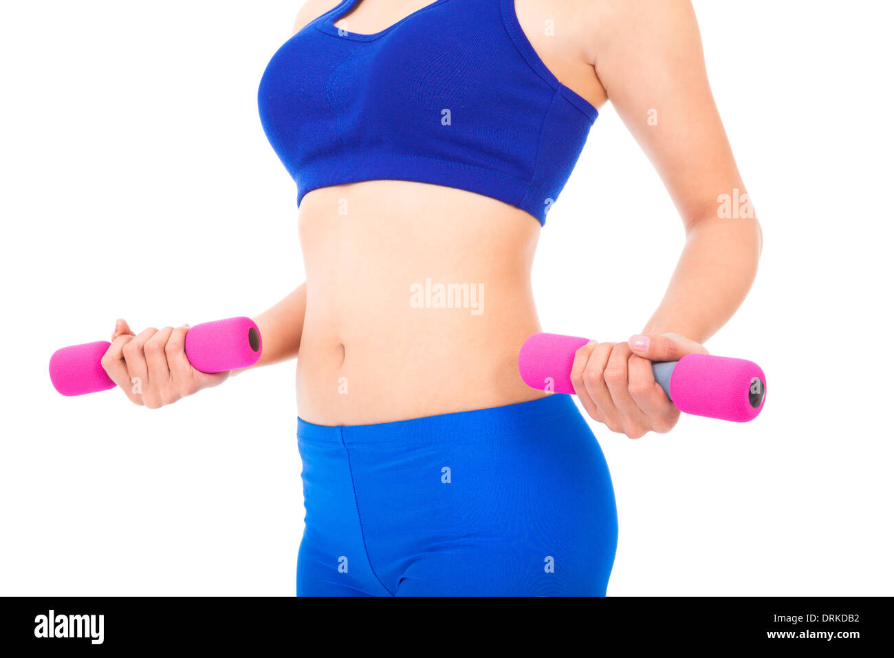 Corpo di donna parte con fitness dumbell su sfondo bianco Foto Stock