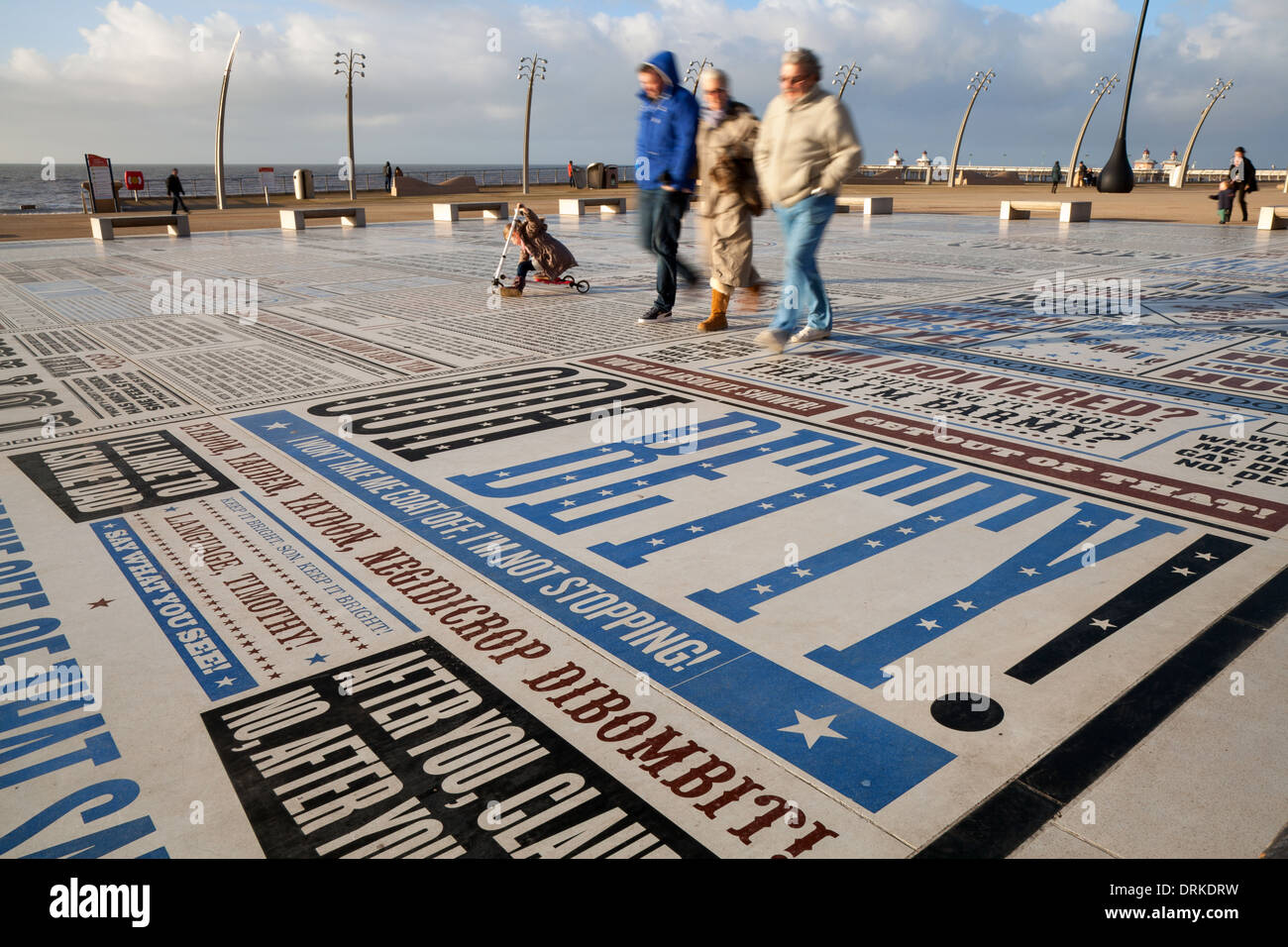 La Commedia tappeto un 1,880m2 granito e cemento pavimentazione tipografici celebrando Blackpool la tradizione della Commedia, Lancashire Foto Stock