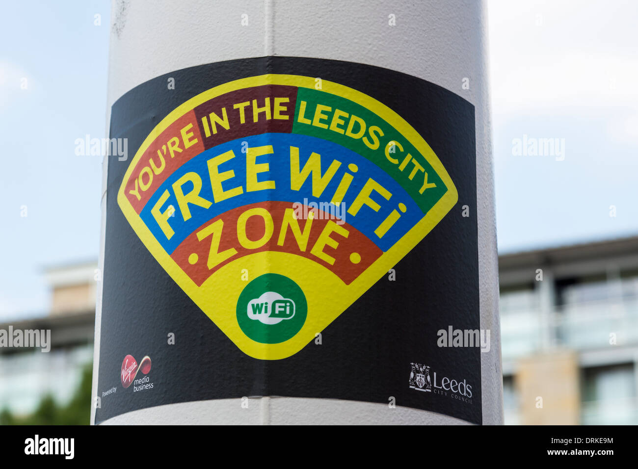 Wifi gratuito segno anteriore della sala civica, Leeds, Inghilterra Foto Stock