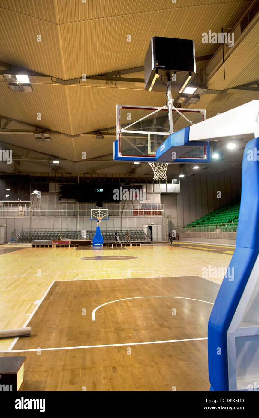 Campo da pallacanestro e schede di sala di Tivoli, Lubiana, Slovenia Foto  stock - Alamy