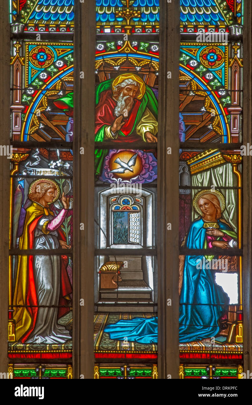 Bratislava - Annunciazione di scena sul vetro di finestra da 19. cento. in st. Martin cattedrale. Foto Stock