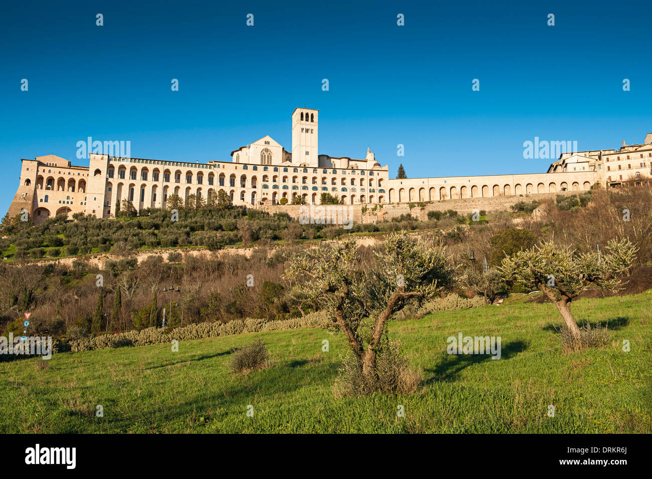 Ad Assisi, Umbria. La magnifica chiesa di San Francesco, dove si trova la tomba del santo. La chiesa è sito Unesco, Foto Stock
