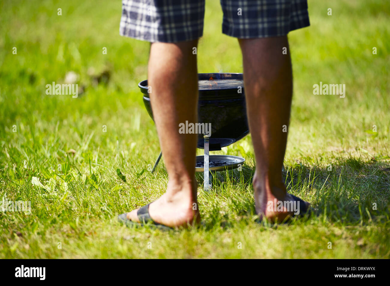 Quick barbecue nel cortile. Lo stile di vita di estate. Foto Stock